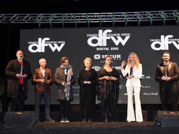 ÖZLEM SÜER İLE DENİZLİ FASHION WEEK DIGITAL  S/S 2022